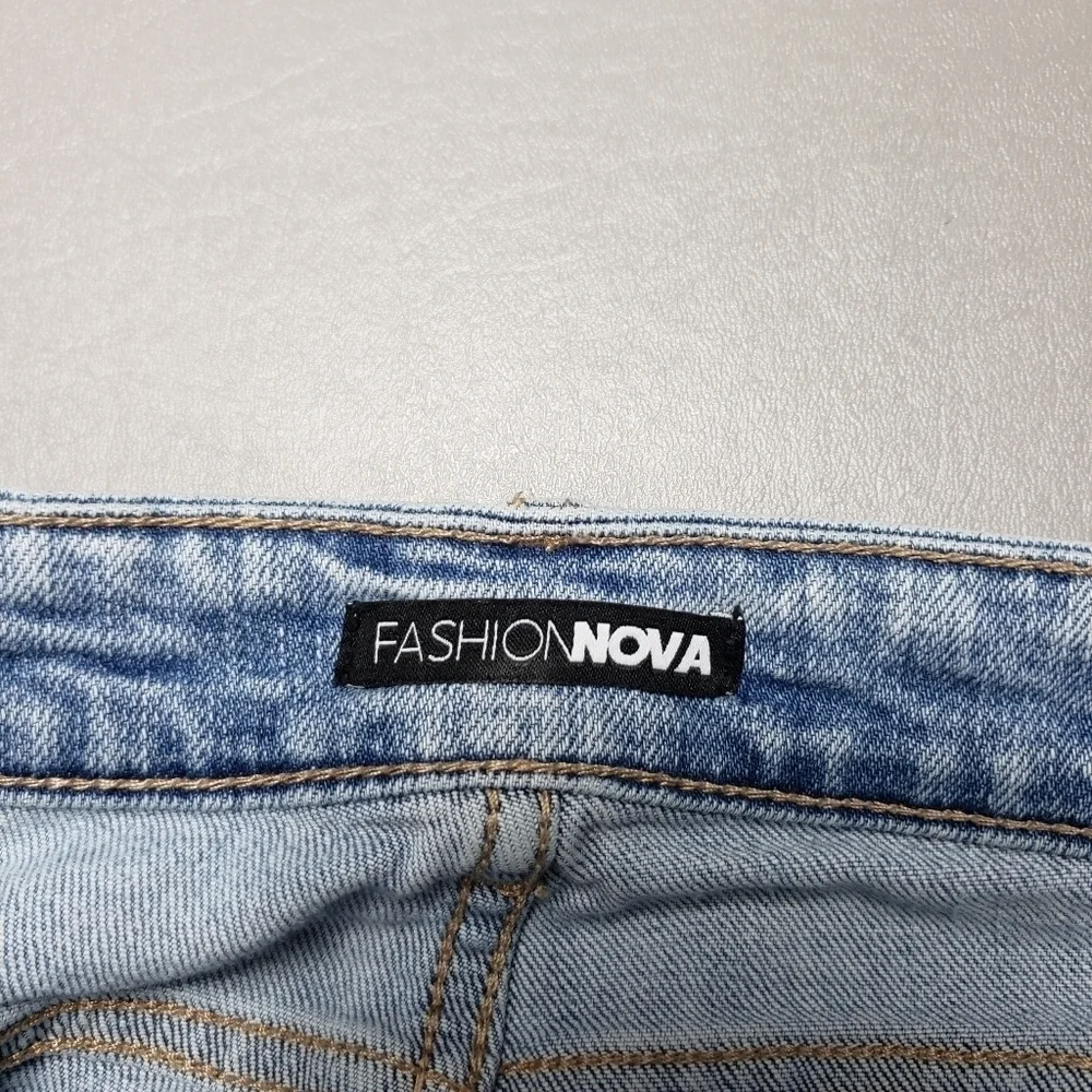 Fashion nova light wash highly ripped skinny jeans juniors size 1